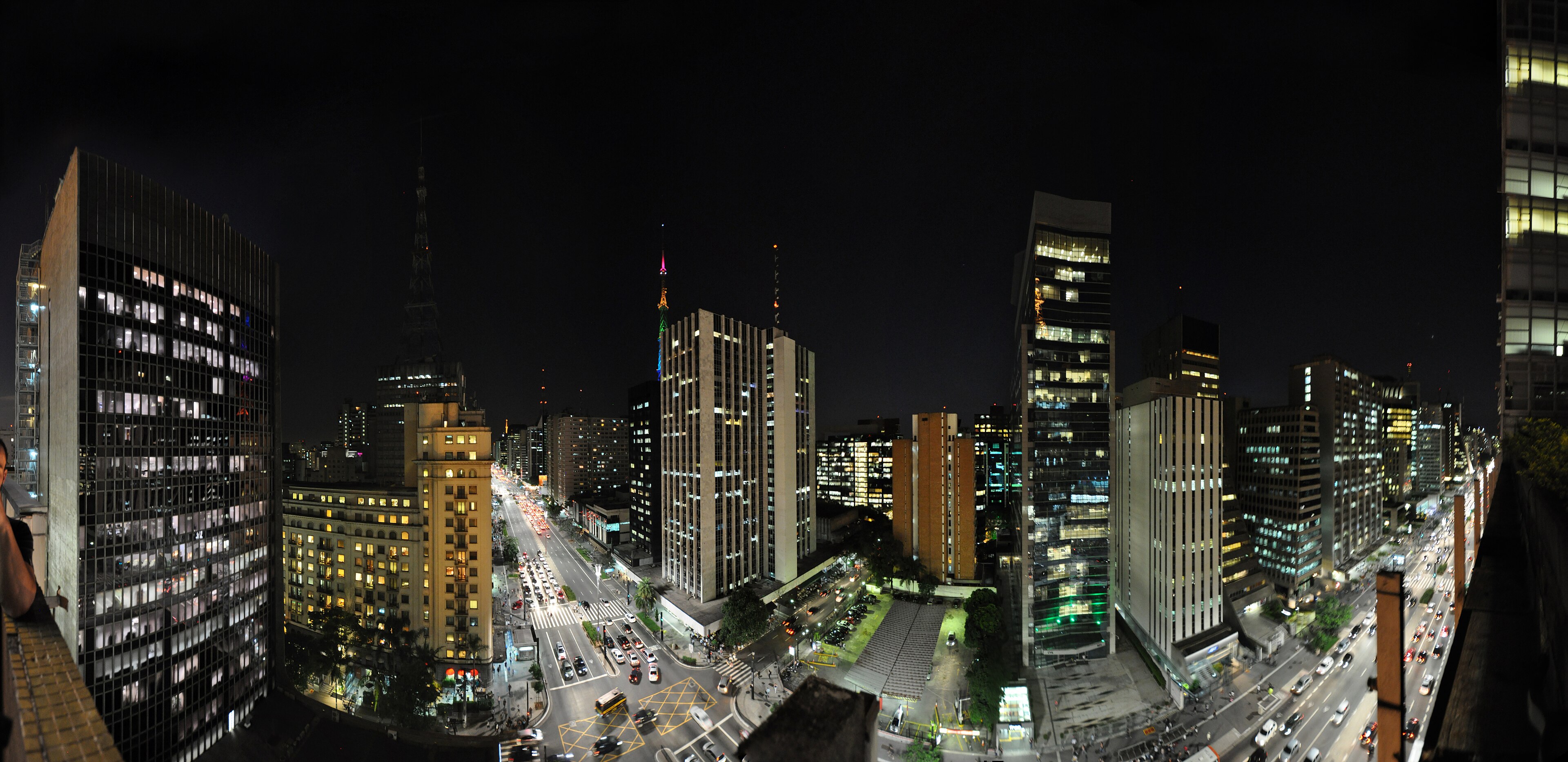 Traffic on Avenida Paulista in São Paulo at dusk